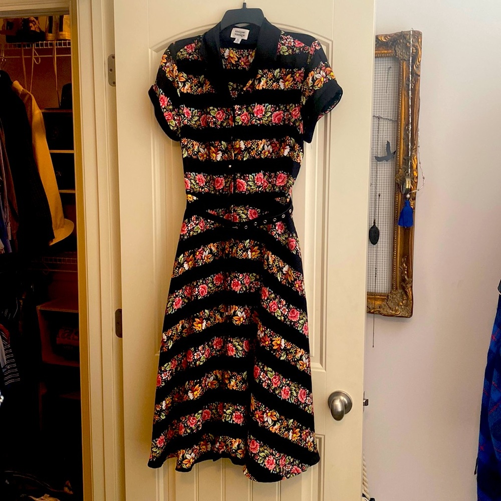 Unique Vintage Dress Size M (6-8)
